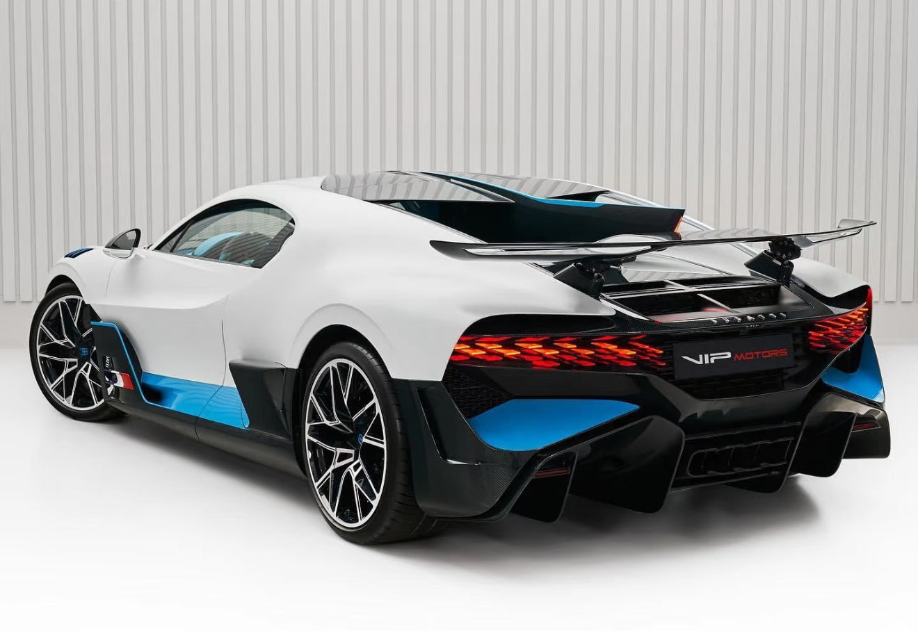 PREORDER Henson & Heaven 1:18 Bugatti Divo (Snowy White)