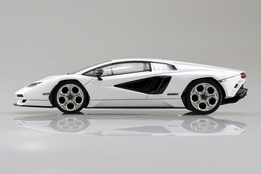 FuelMe Models 1:64 LamborghinI Countach LPI800-4 (Bianco Siderale)