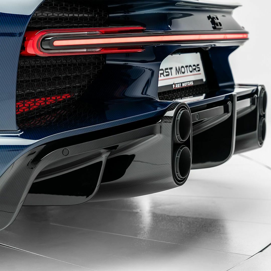 PREORDER HH Model x Miniature Planet 1:18 Bugatti Chiron Super Sport (Royal Blue Carbon) - Exclusive Model