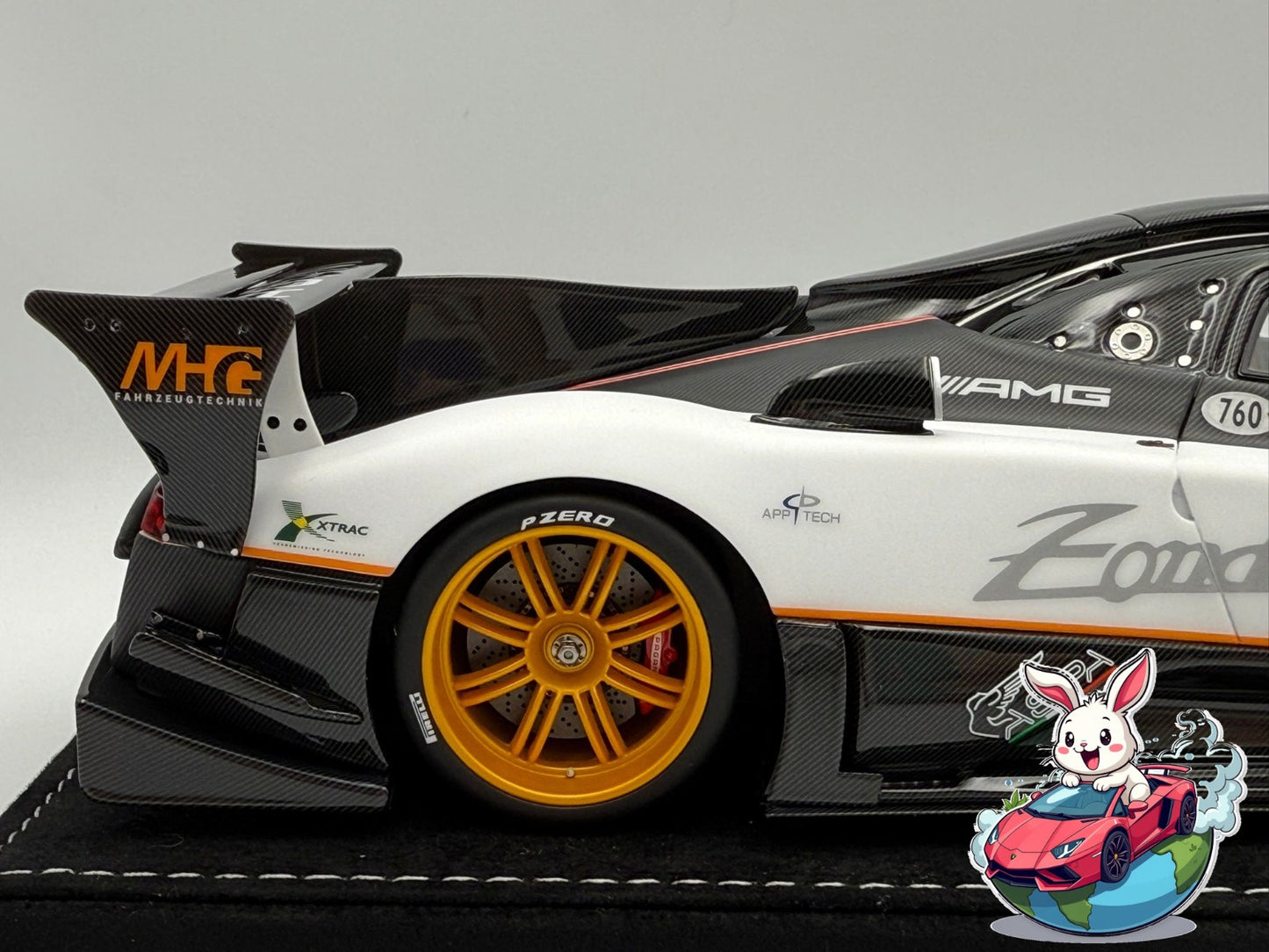 Henson & Heaven 1:18 Pagani Zonda R (White w/ Black Carbon)