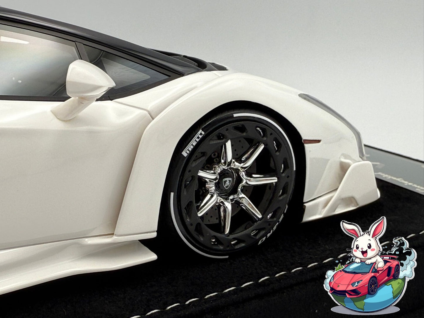 Henson & Heaven 1:18 Lamborghini Veneno Roadster (Ivory White)