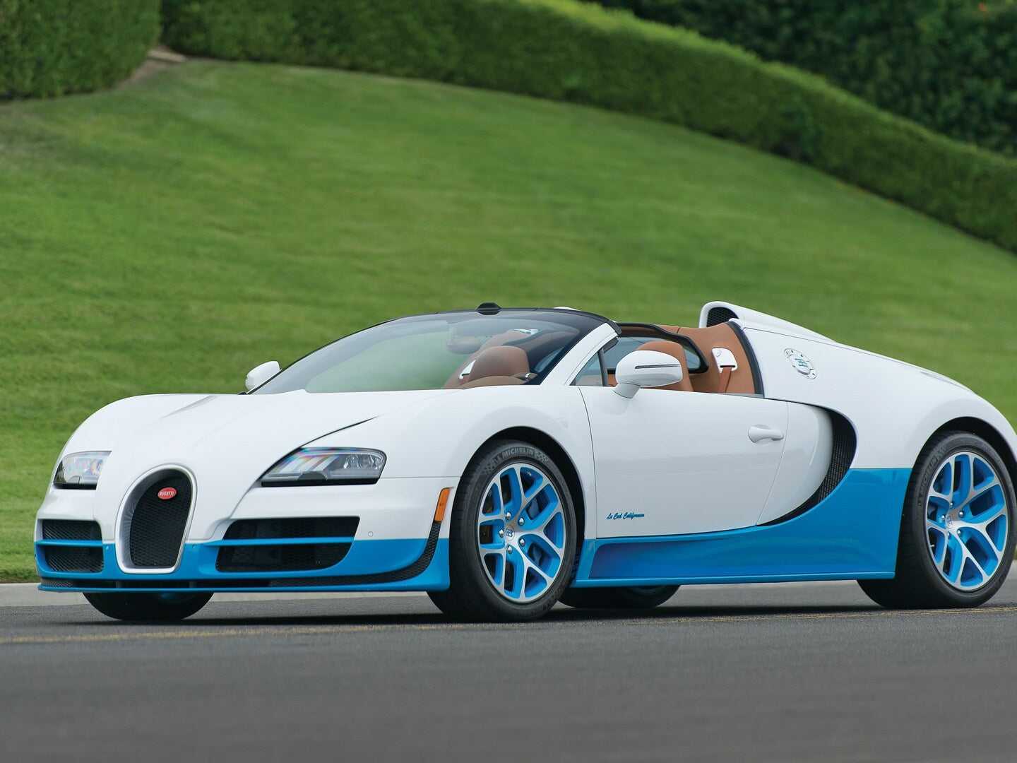 PREORDER 1:18 Bugatti Veyron 16.4 Grand Sport Vitesse 'Le Ciel Californien'