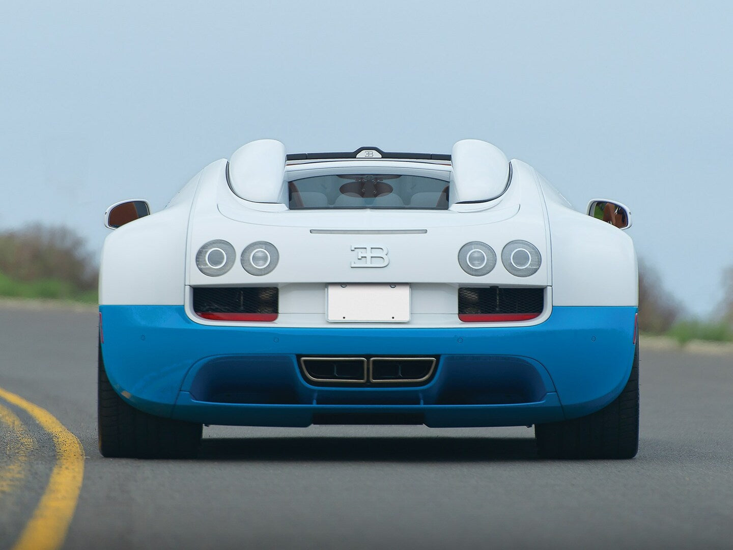 PREORDER 1:18 Bugatti Veyron 16.4 Grand Sport Vitesse 'Le Ciel Californien'