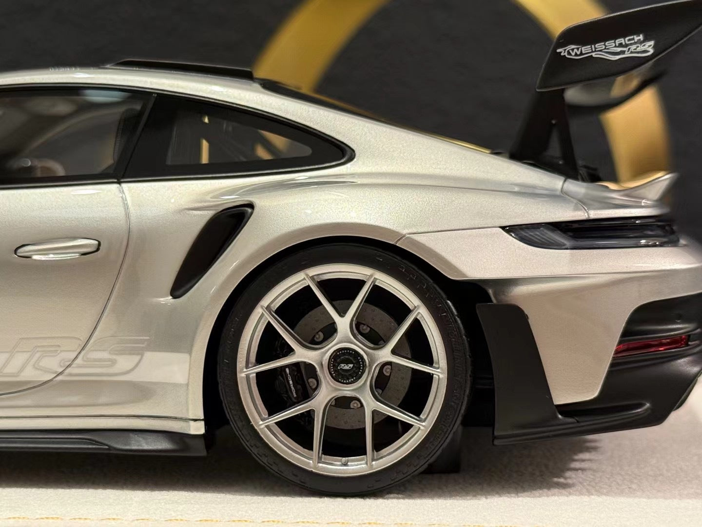 Henson & Heaven 1:18 Porsche 911 992 GT3 RS