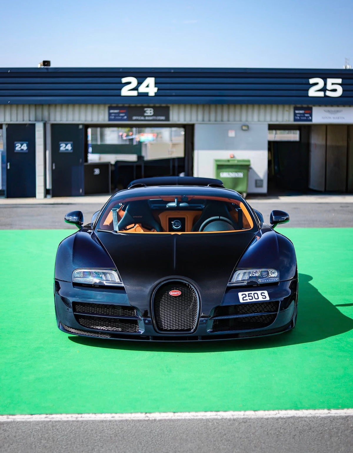 PREORDER 1:18 Bugatti Veyron Vitesse (Dark Blue Carbon Fiber)