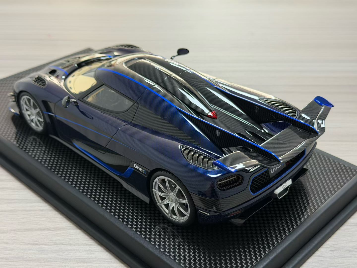 VMB 1:18 Koenigsegg One:1 (Blue Carbon + Star Wheel)