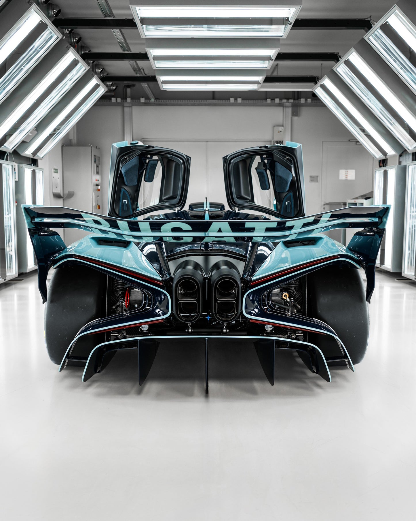 Henson & Heaven 1:18 Bugatti Bolide (Tiffany Blue)