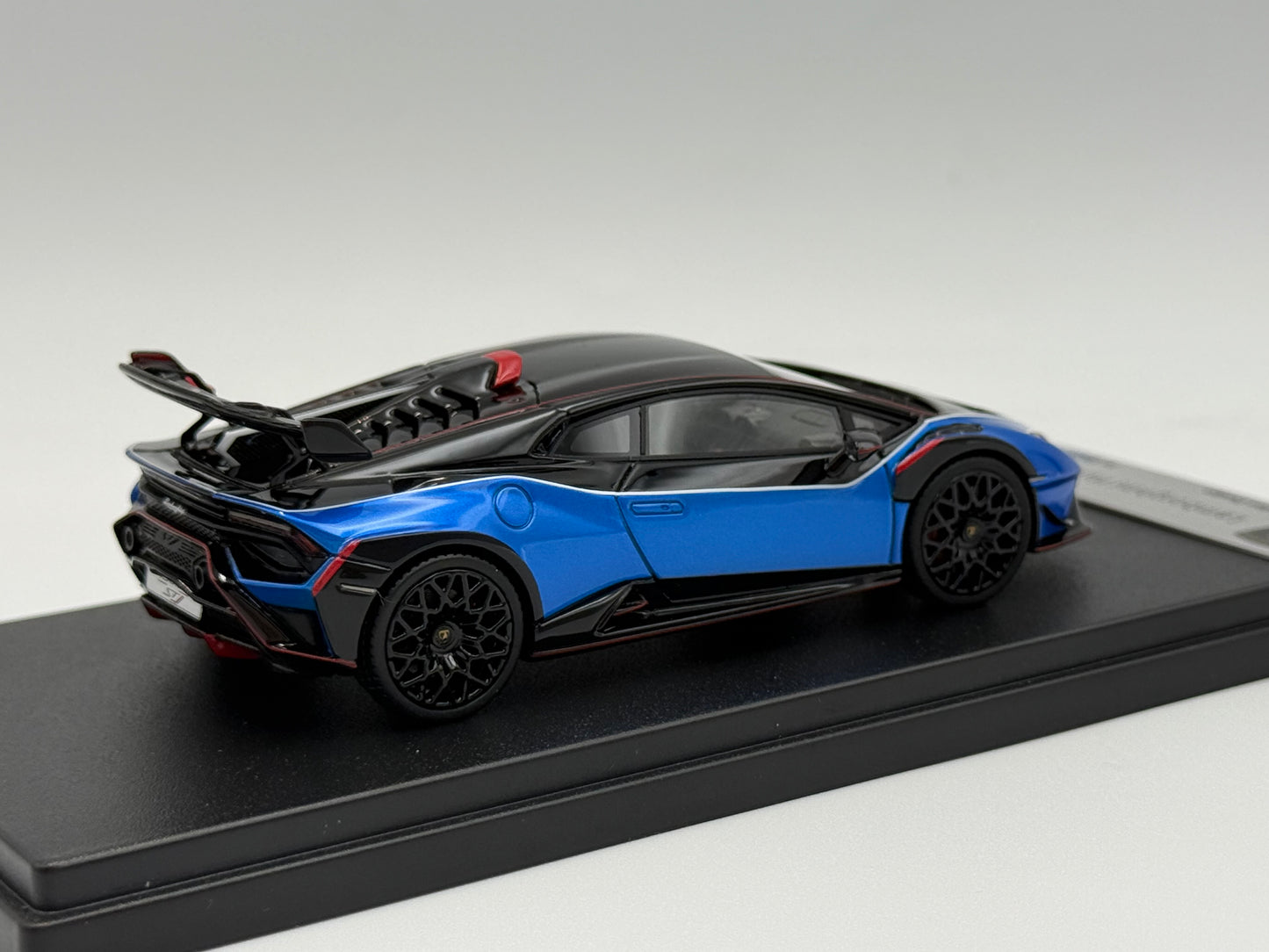 Looksmart 1:43 Lamborghini Huracan STJ (Blu Eliadi)