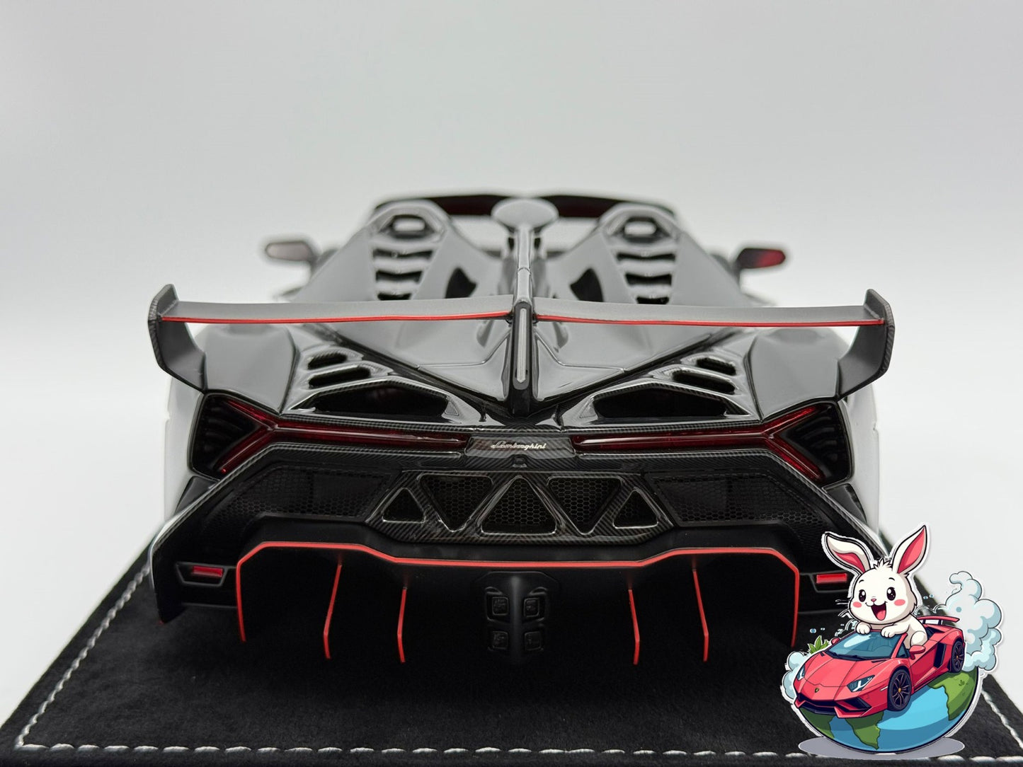 Henson & Heaven 1:18 Lamborghini Veneno Roadster (Diamond Black)