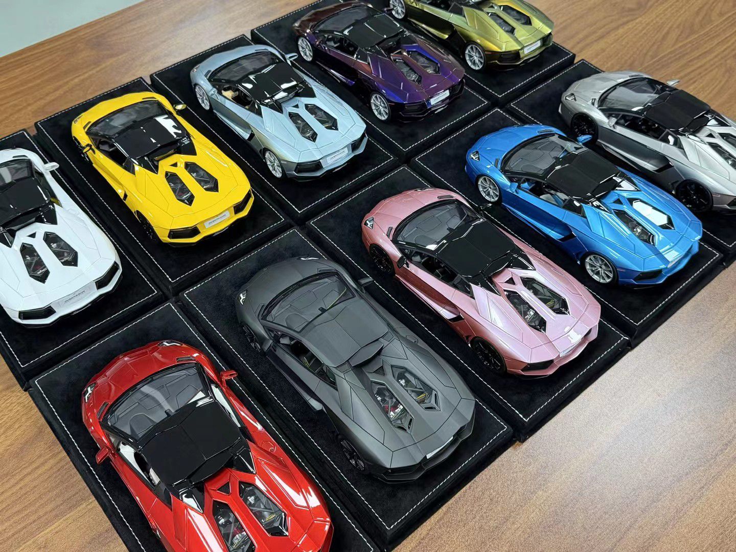 Henson & Heaven 1:18 Lamborghini Aventador LP700-4 Roadster (Azzurro Thetys)