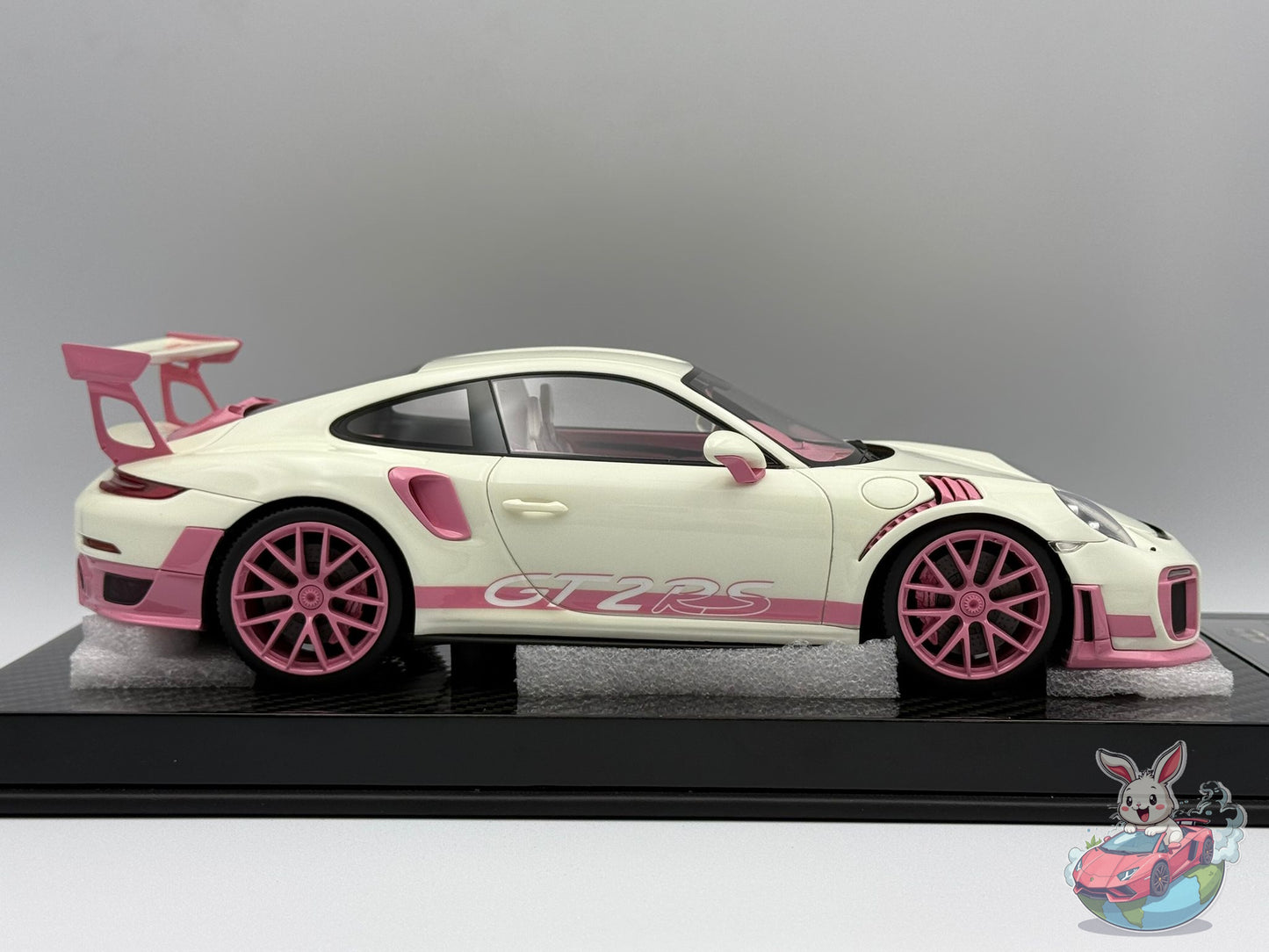 Ultra Unique x Runner 1:18 Porsche 911 GT2 RS (White/Pink - Glow)
