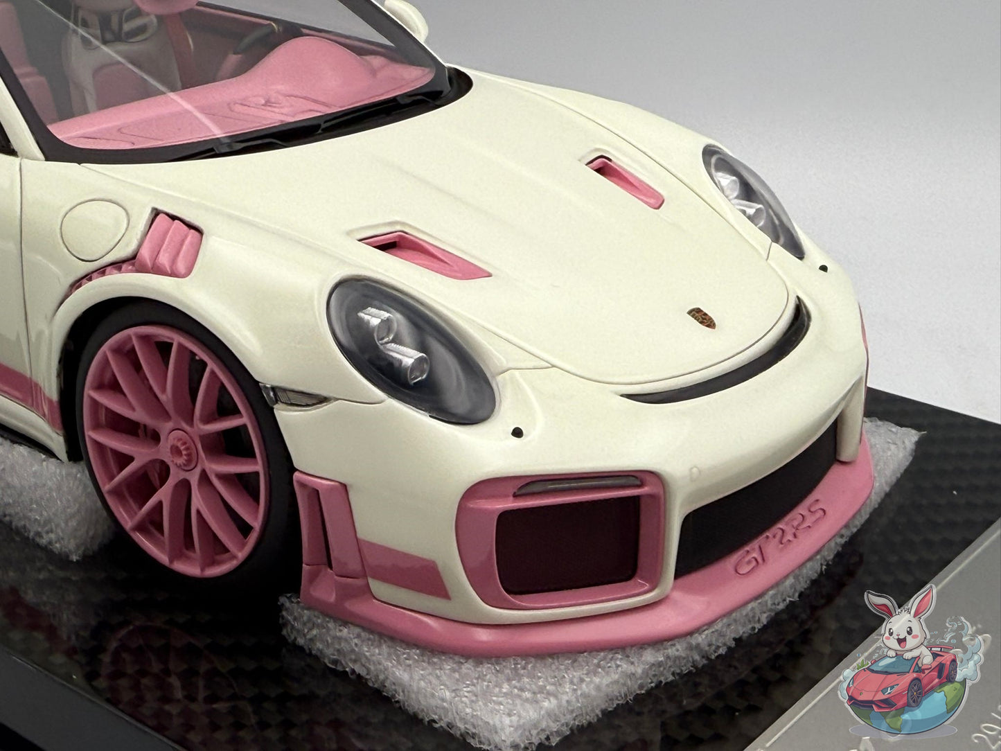 Ultra Unique x Runner 1:18 Porsche 911 GT2 RS (White/Pink - Glow)