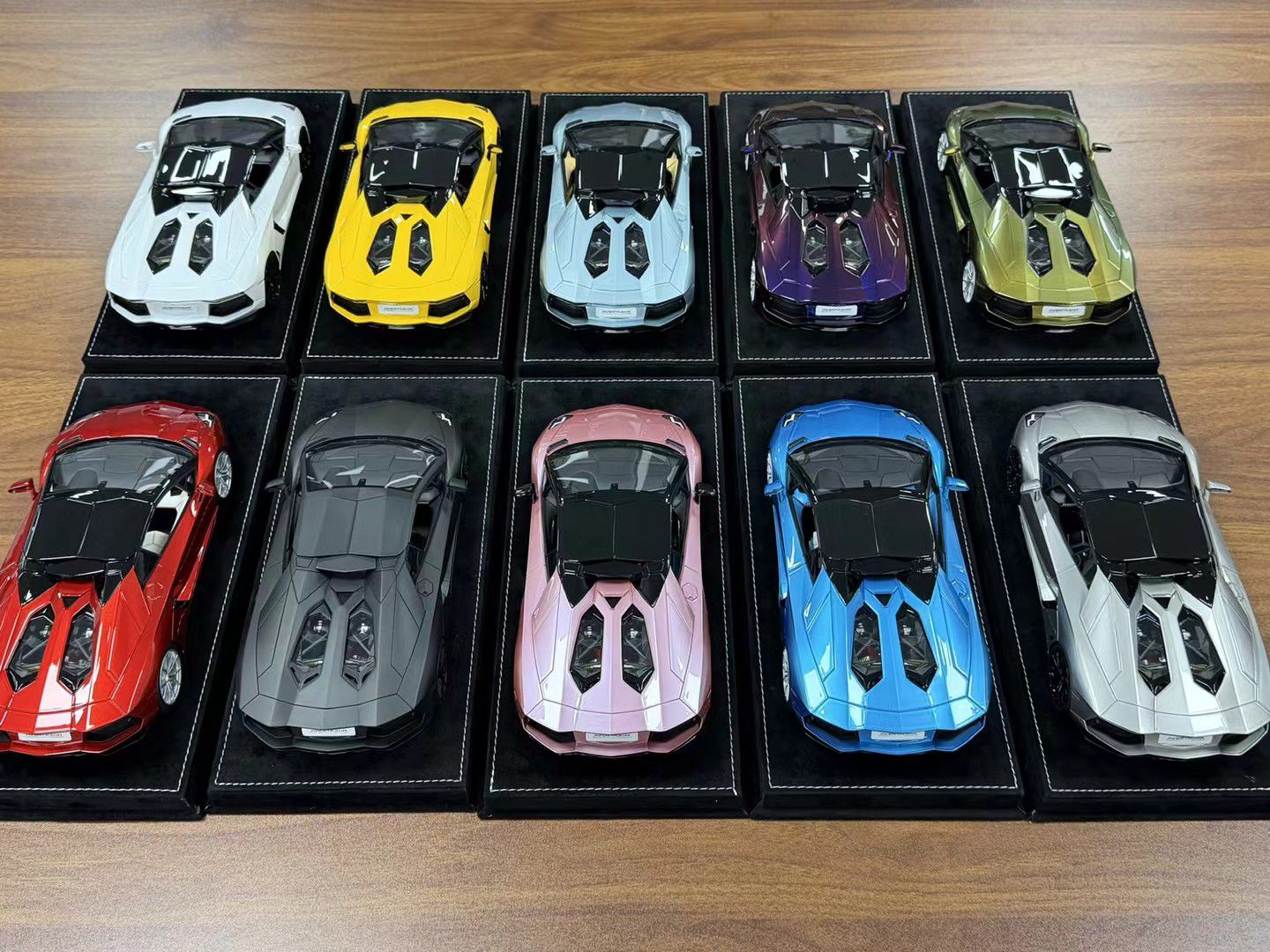 Henson & Heaven 1:18 Lamborghini Aventador LP700-4 Roadster (Azzurro Thetys)