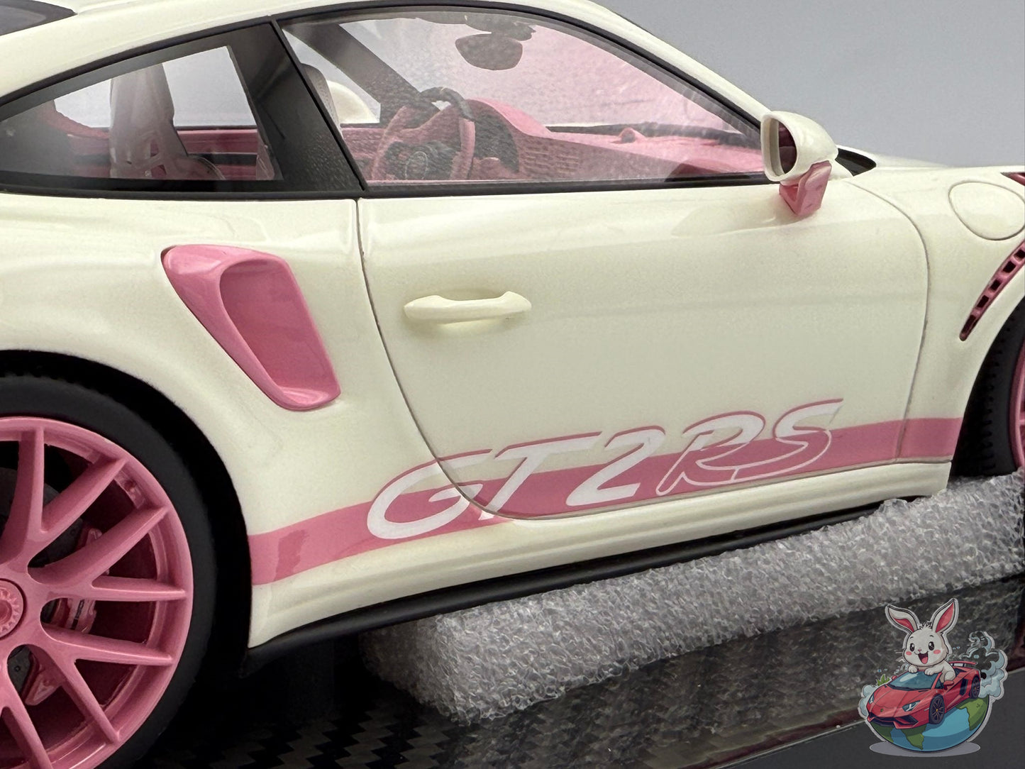 Ultra Unique x Runner 1:18 Porsche 911 GT2 RS (White/Pink - Glow)