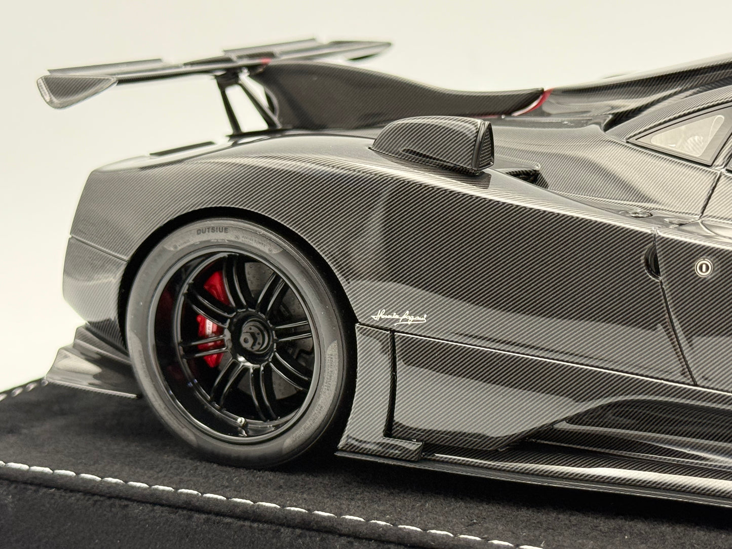 Henson & Heaven 1:18 Pagani Zonda KAQ