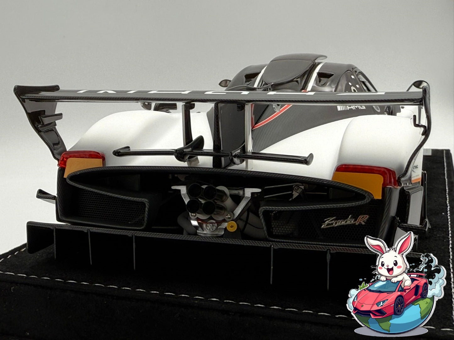 Henson & Heaven 1:18 Pagani Zonda R (White w/ Black Carbon)