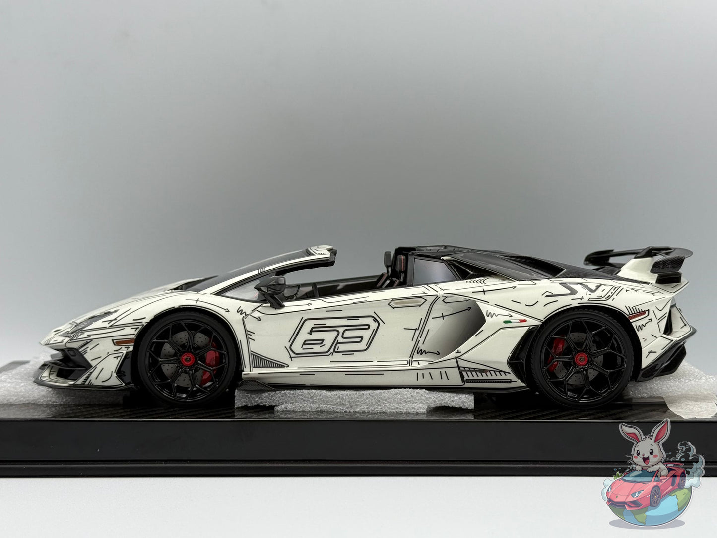 Ultra Unique x Runner 1:18 Lamborghini Aventador SVJ 'Manga-Marker' - Glow