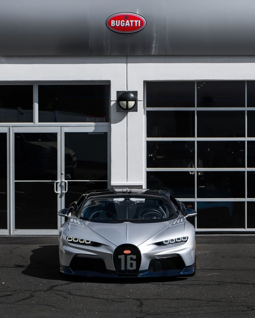 PREORDER 1:18  Bugatti Chiron Super Sport (Royal Blue Carbon Fiber/Argent)