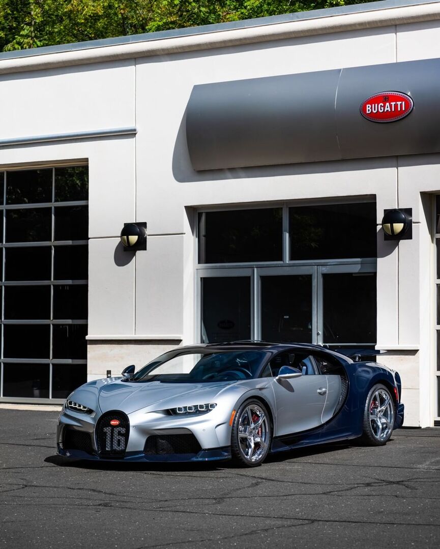 PREORDER 1:18  Bugatti Chiron Super Sport (Royal Blue Carbon Fiber/Argent)
