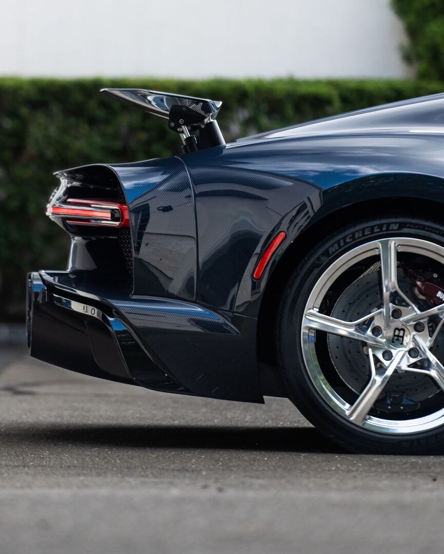 PREORDER 1:18  Bugatti Chiron Super Sport (Royal Blue Carbon Fiber/Argent)