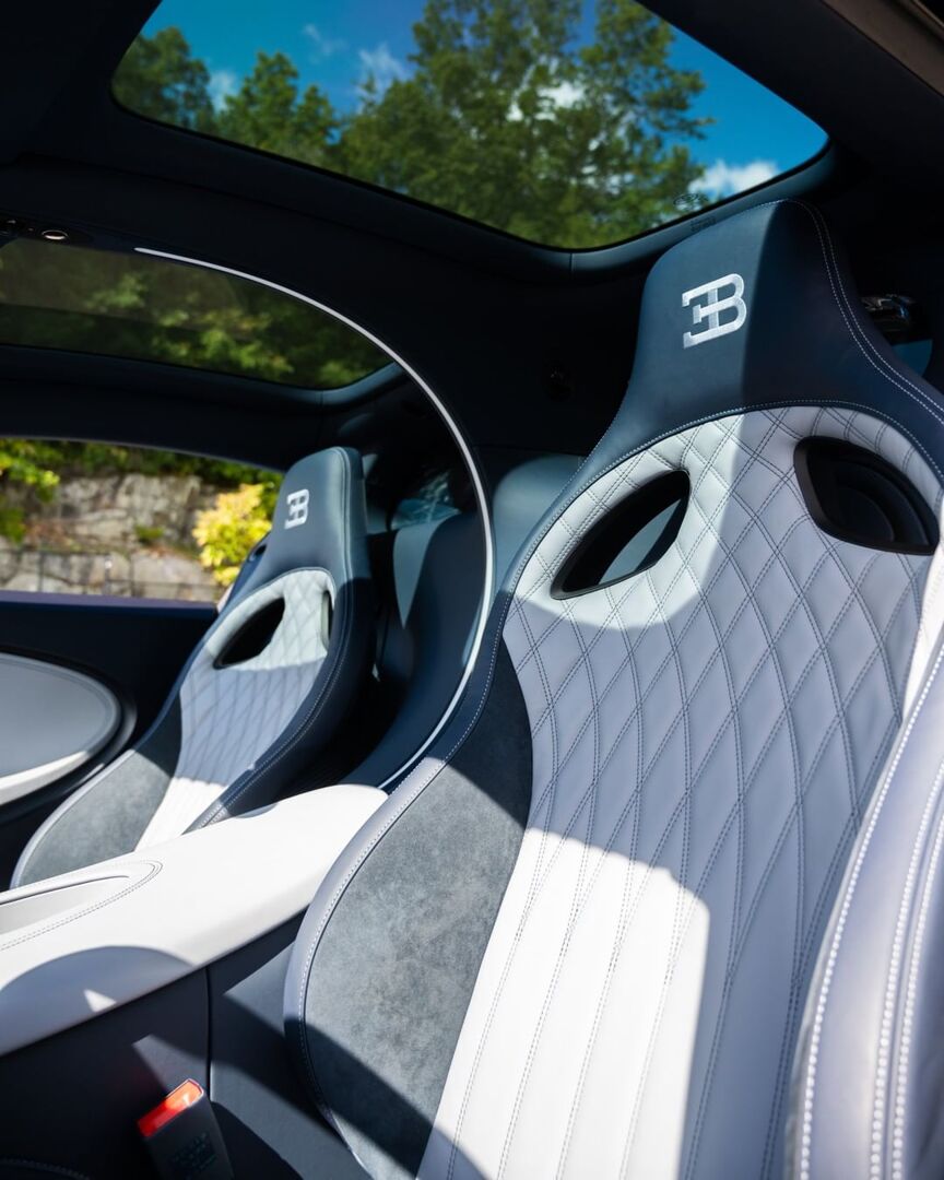 PREORDER 1:18  Bugatti Chiron Super Sport (Royal Blue Carbon Fiber/Argent)