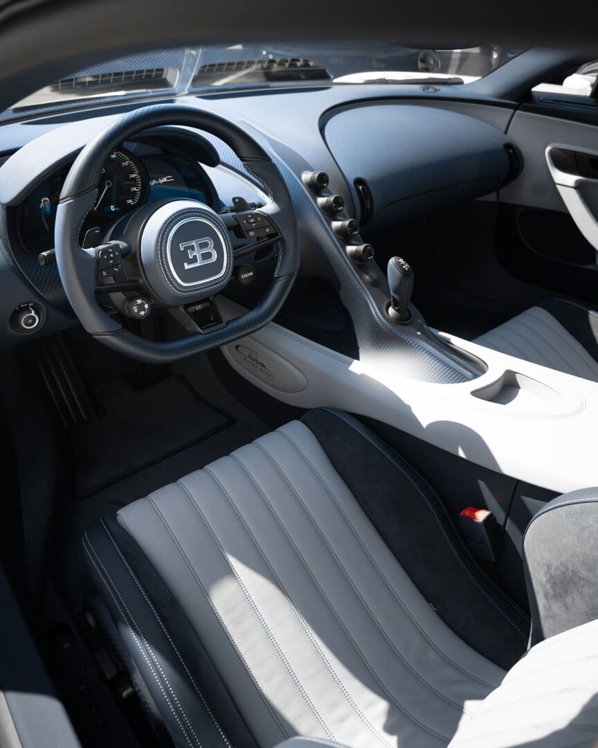 PREORDER 1:18  Bugatti Chiron Super Sport (Royal Blue Carbon Fiber/Argent)