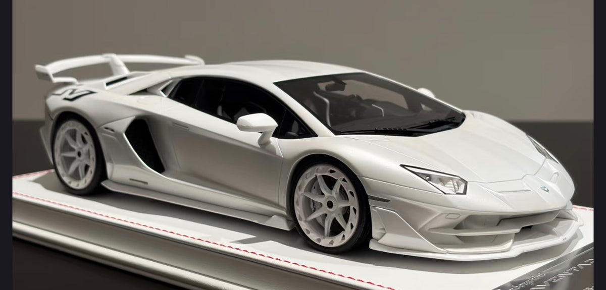 PREORDER 1:18 Lamborghini Aventador SVJ - Absolute White!