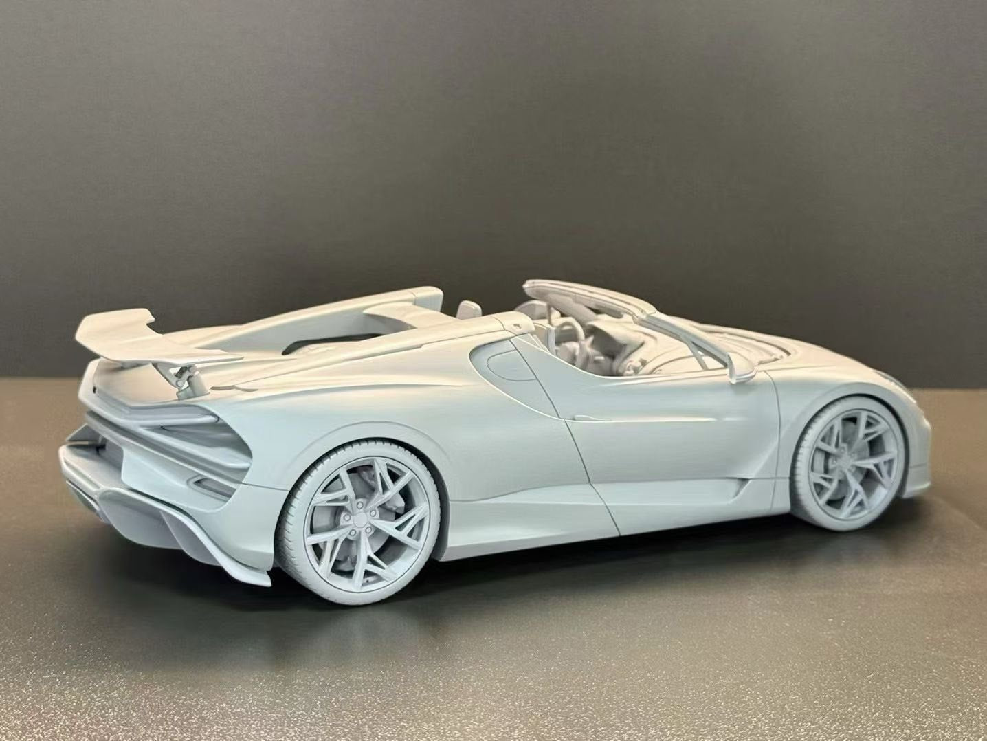PREORDER Henson & Heaven 1:18 Bugatti Mistral W16
