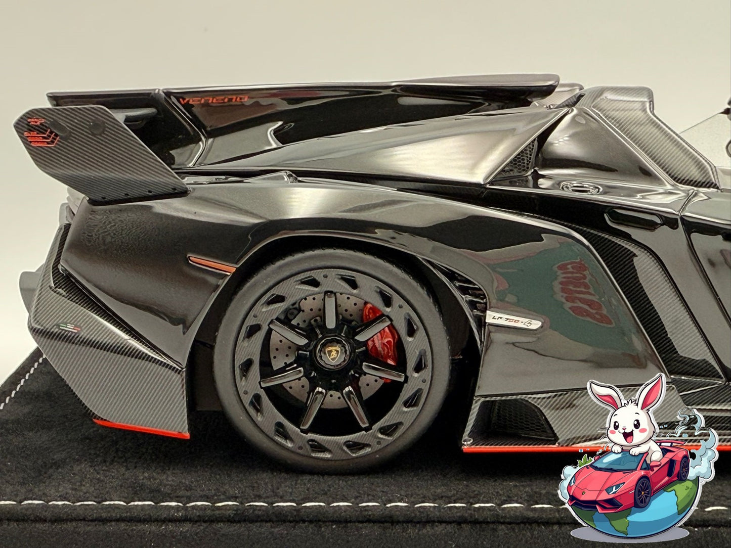 Henson & Heaven 1:18 Lamborghini Veneno Roadster (Diamond Black)
