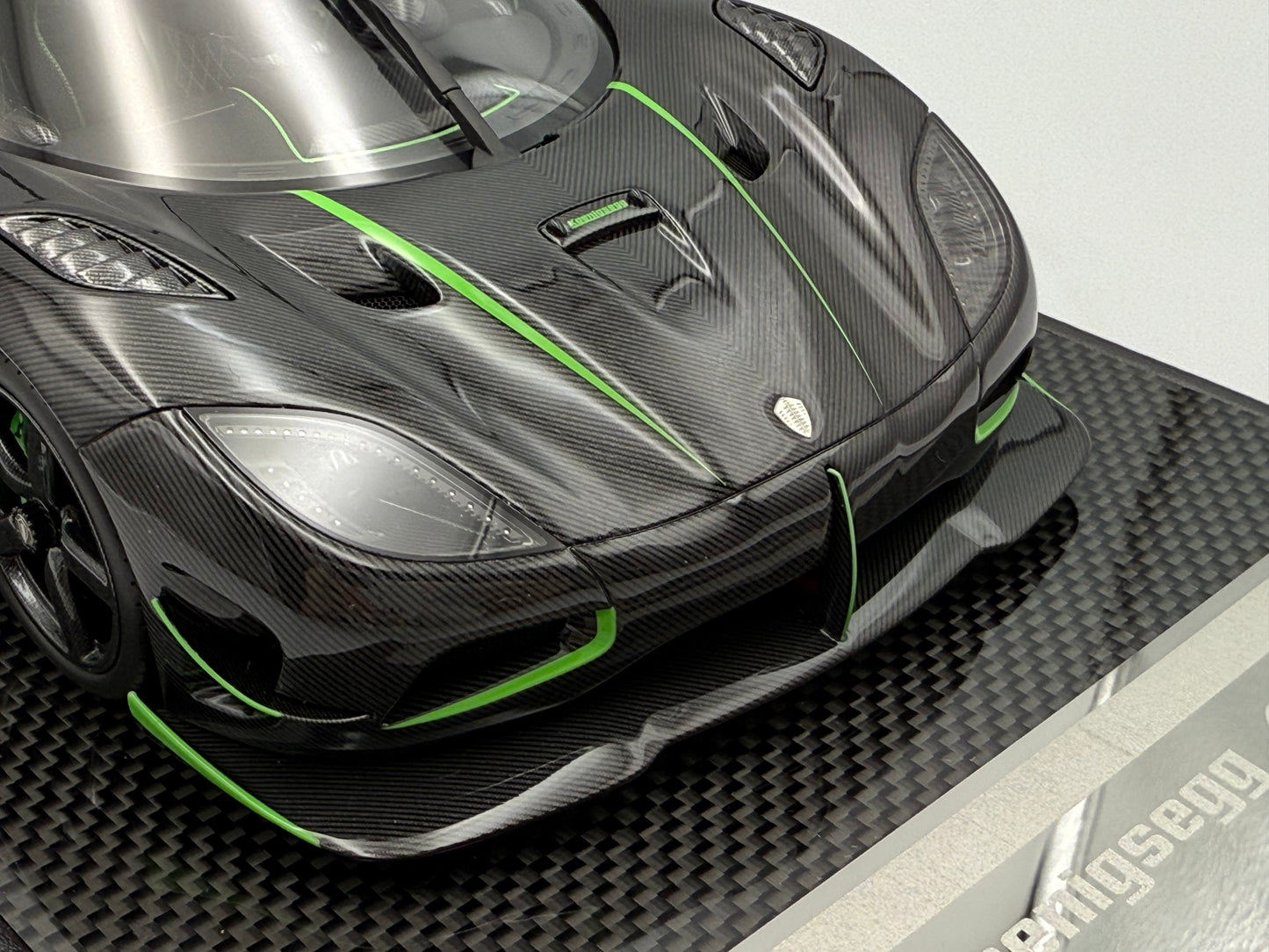 VMB 1:18 Koenigsegg Agera R+ (Carbon Fiber/Green)