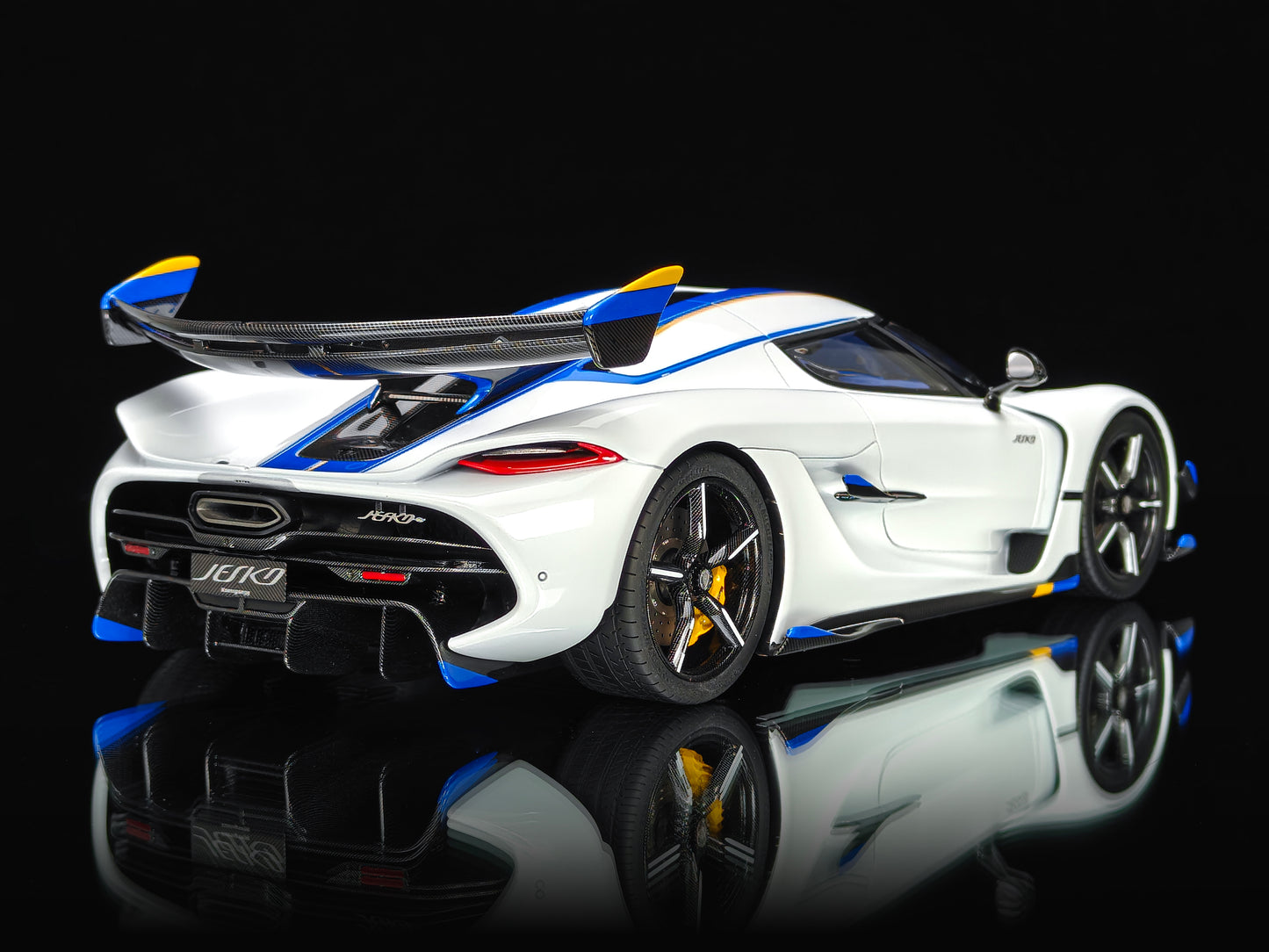 PREORDER Frontiart 1:18 Koenigsegg Jesko (Crystal White)
