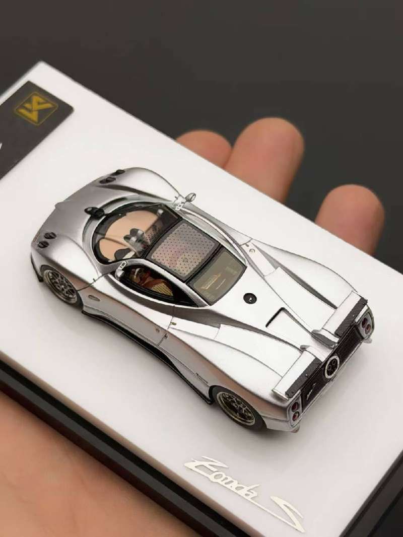 PREORDER DMY 1:64 Pagani Zonda S