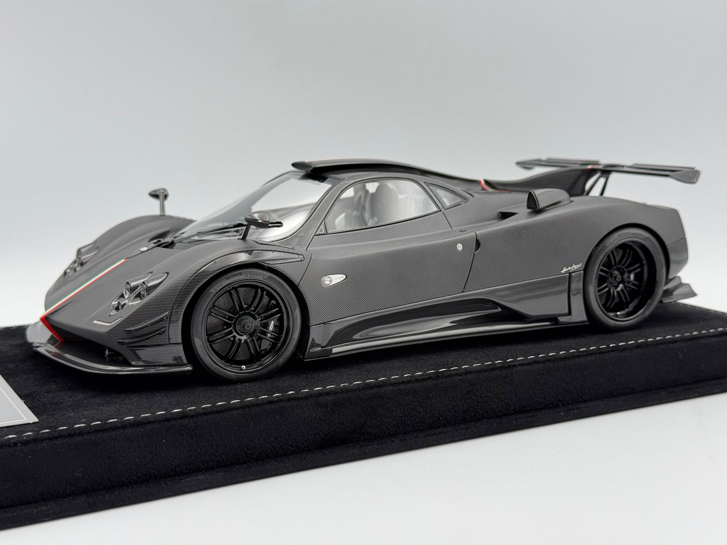Henson & Heaven 1:18 Pagani Zonda Absolute