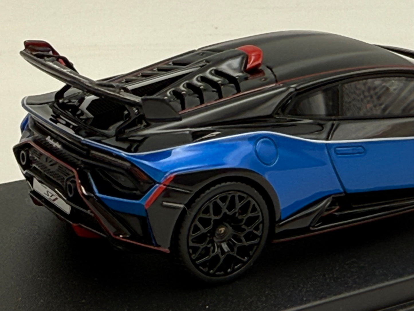 Looksmart 1:43 Lamborghini Huracan STJ (Blu Eliadi)