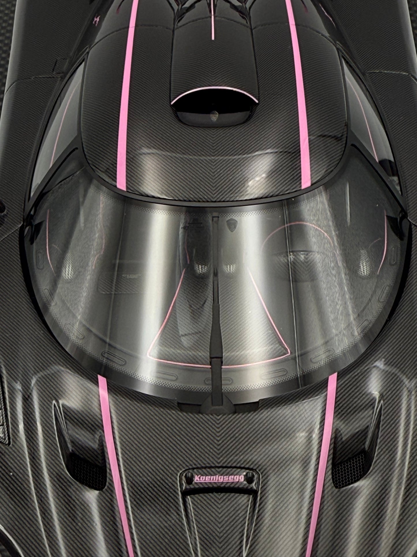 PREORDER VMB 1:18 Koenigsegg One:1 JC (Carbon/Pink)