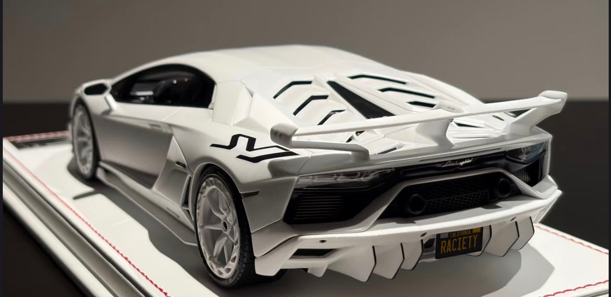 PREORDER 1:18 Lamborghini Aventador SVJ - Absolute White!