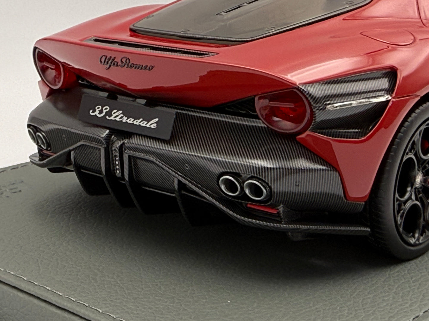 BBR 1:18 Alfa Romeo 33 Stradale (Rosso Alfa)