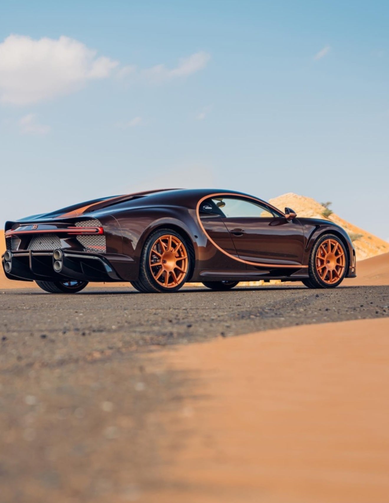 PREORDER Henson & Heaven 1:18 Bugatti Chiron Super Sport (Brown Carbon Fiber)