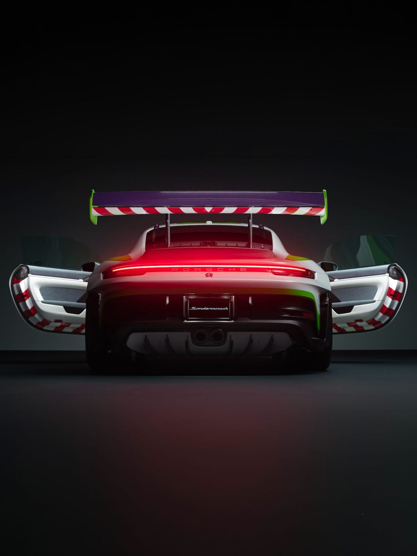 PREORDER Henson & Heaven 1:18 Disney x Porsche Sonderwunsch : Porsche 992 GT3 RS ‘Buzz Lightyear’