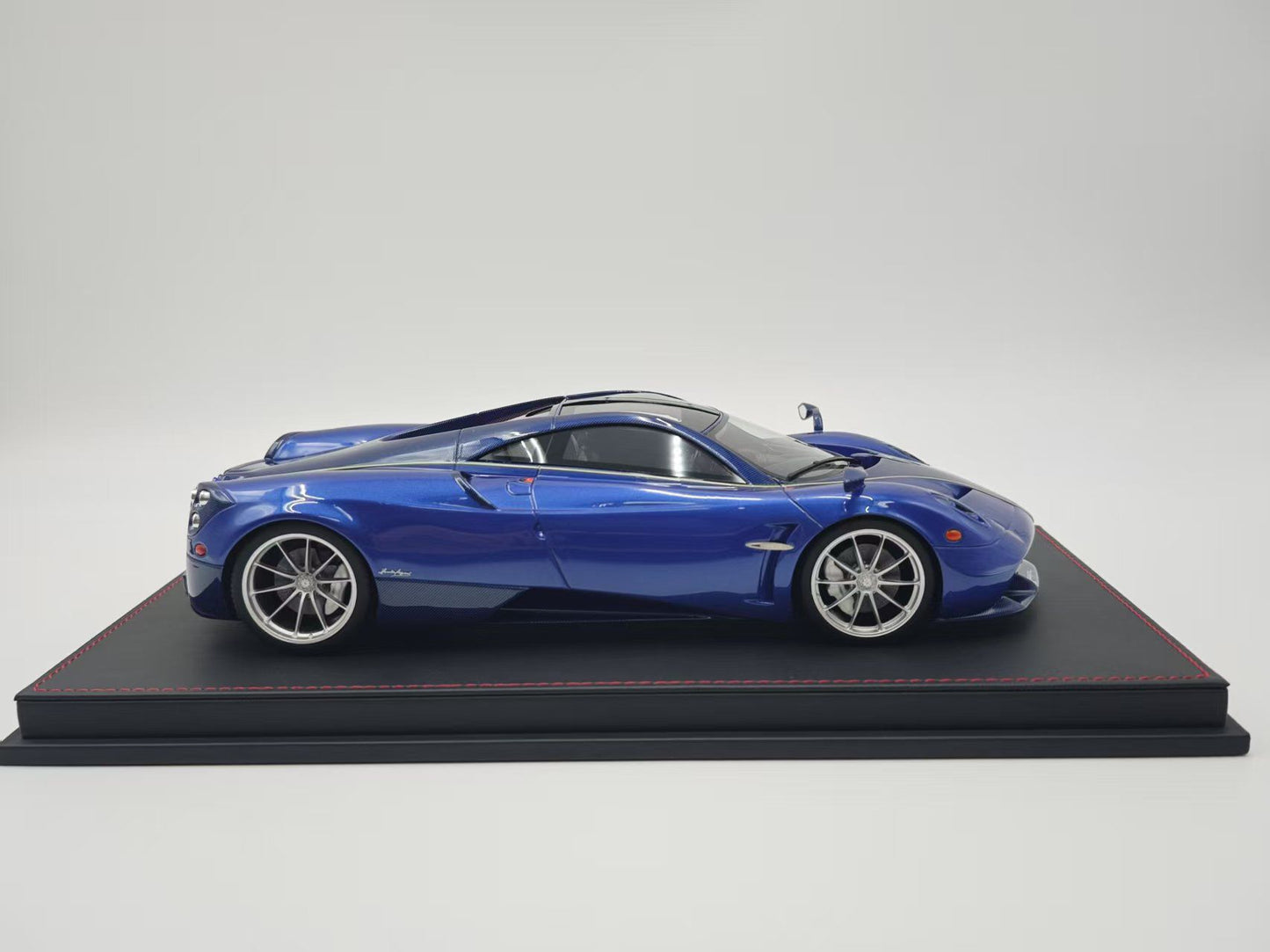 [PRE-ORDER] GL Models 1:18 Pagani Huayra (Blue Carbon)