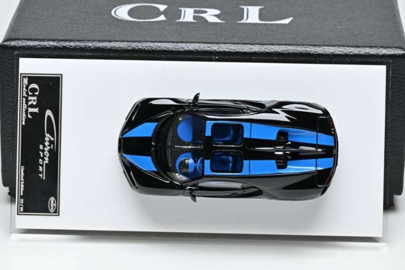 CRL 1:64 Bugatti Chiron Sport (Black/Blue Stripe)