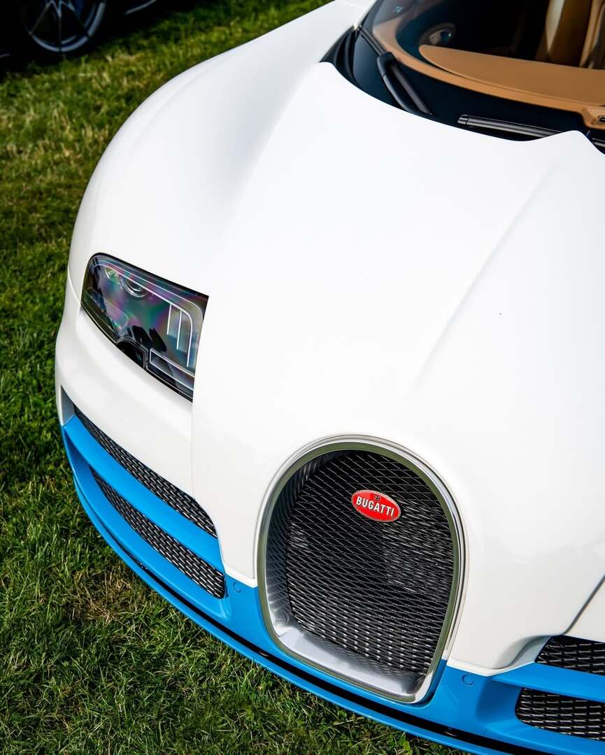 PREORDER 1:18 Bugatti Veyron 16.4 Grand Sport Vitesse 'Le Ciel Californien'