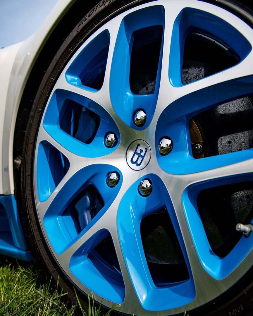 PREORDER 1:18 Bugatti Veyron 16.4 Grand Sport Vitesse 'Le Ciel Californien'