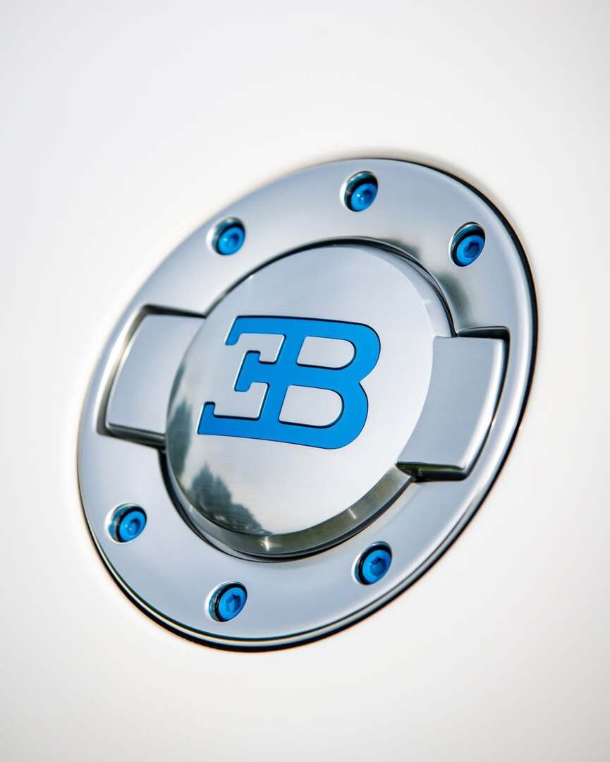 PREORDER 1:18 Bugatti Veyron 16.4 Grand Sport Vitesse 'Le Ciel Californien'