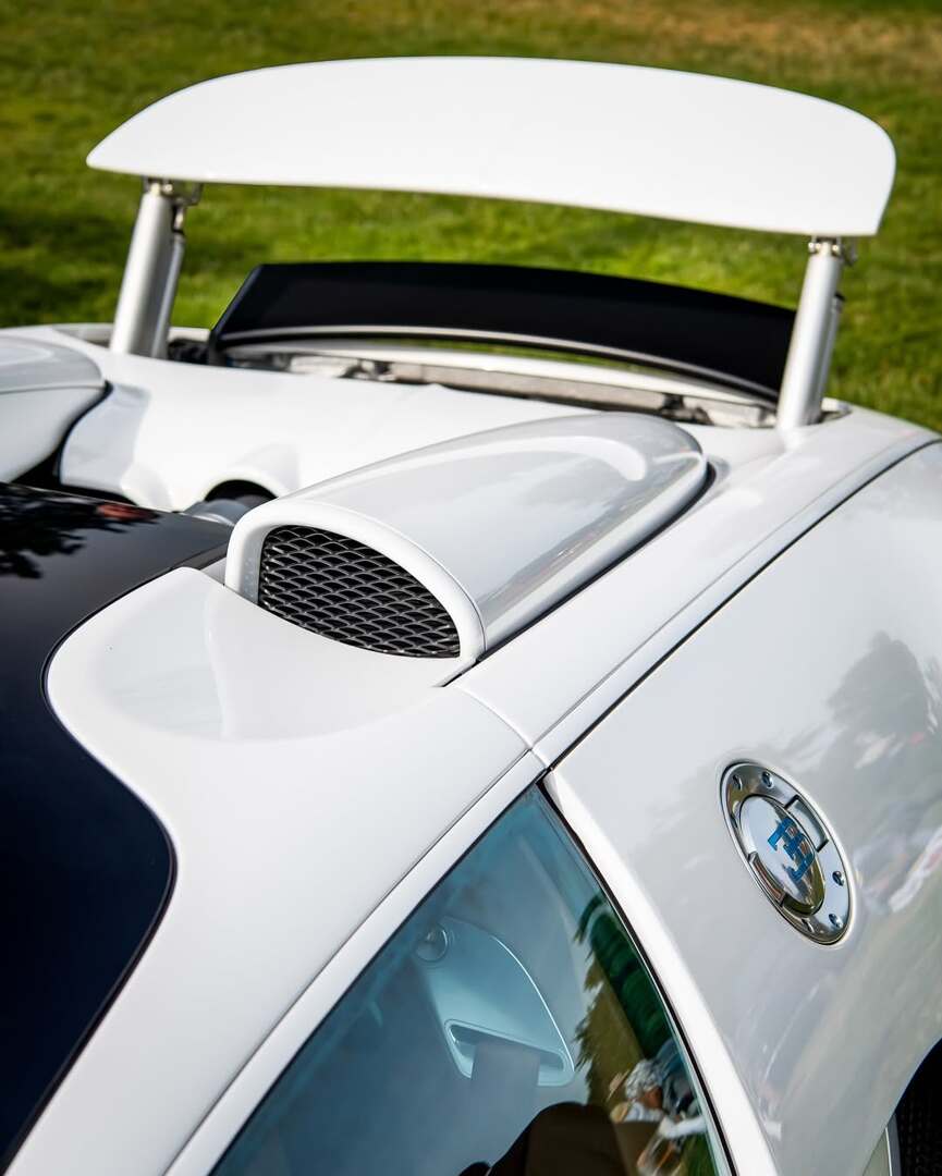 PREORDER 1:18 Bugatti Veyron 16.4 Grand Sport Vitesse 'Le Ciel Californien'