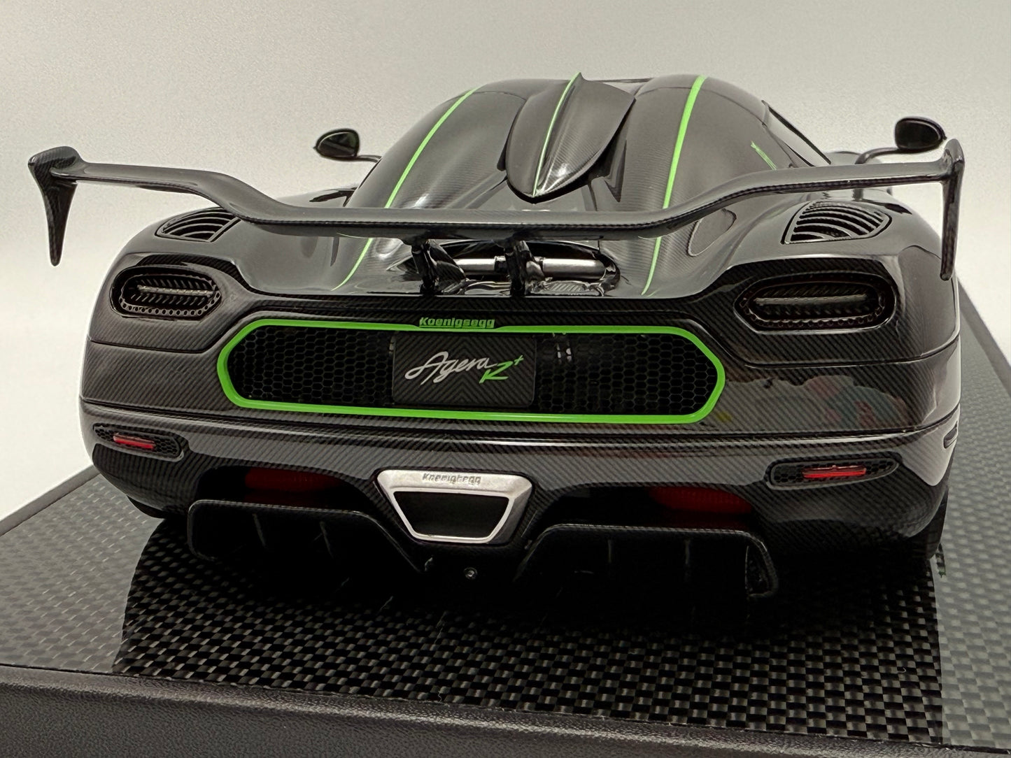 VMB 1:18 Koenigsegg Agera R+ (Carbon Fiber/Green)