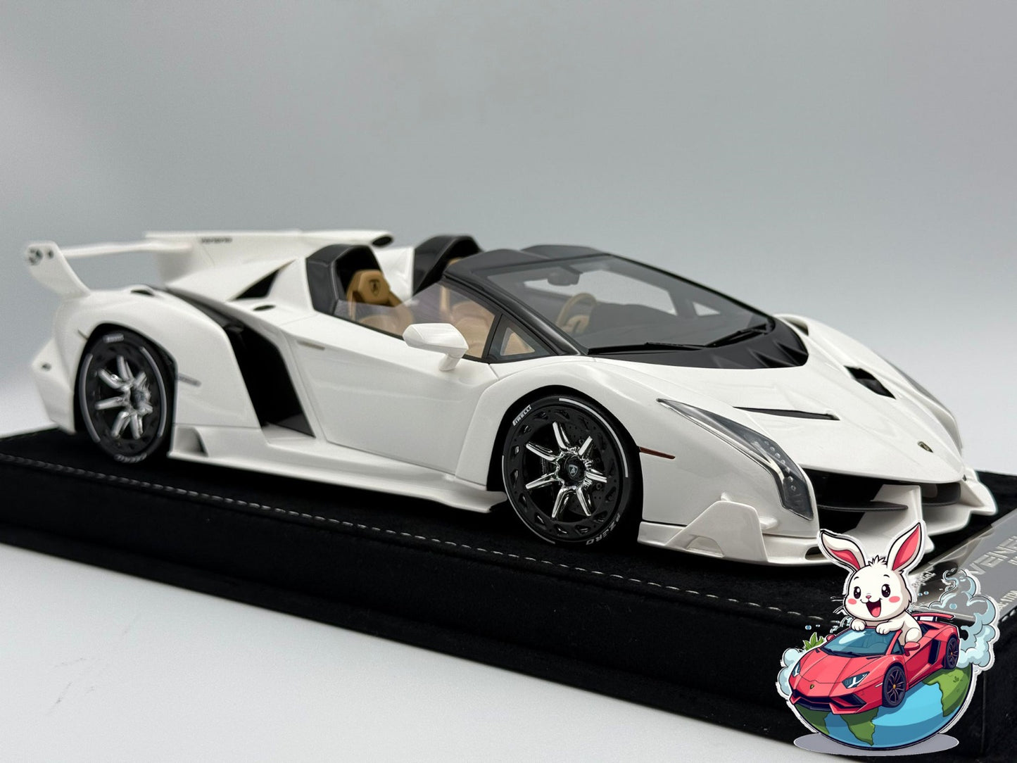 Henson & Heaven 1:18 Lamborghini Veneno Roadster (Ivory White)