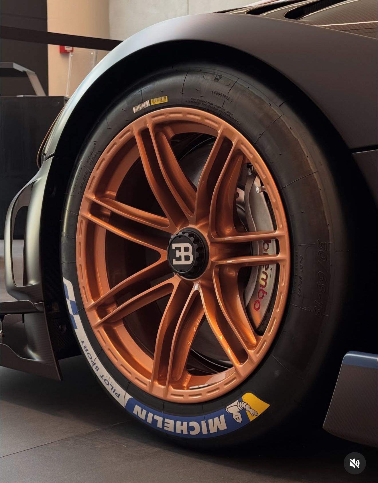 PREORDER Henson & Heaven 1:18 Bugatti Bolide (Brown Carbon) - Exclusive Model