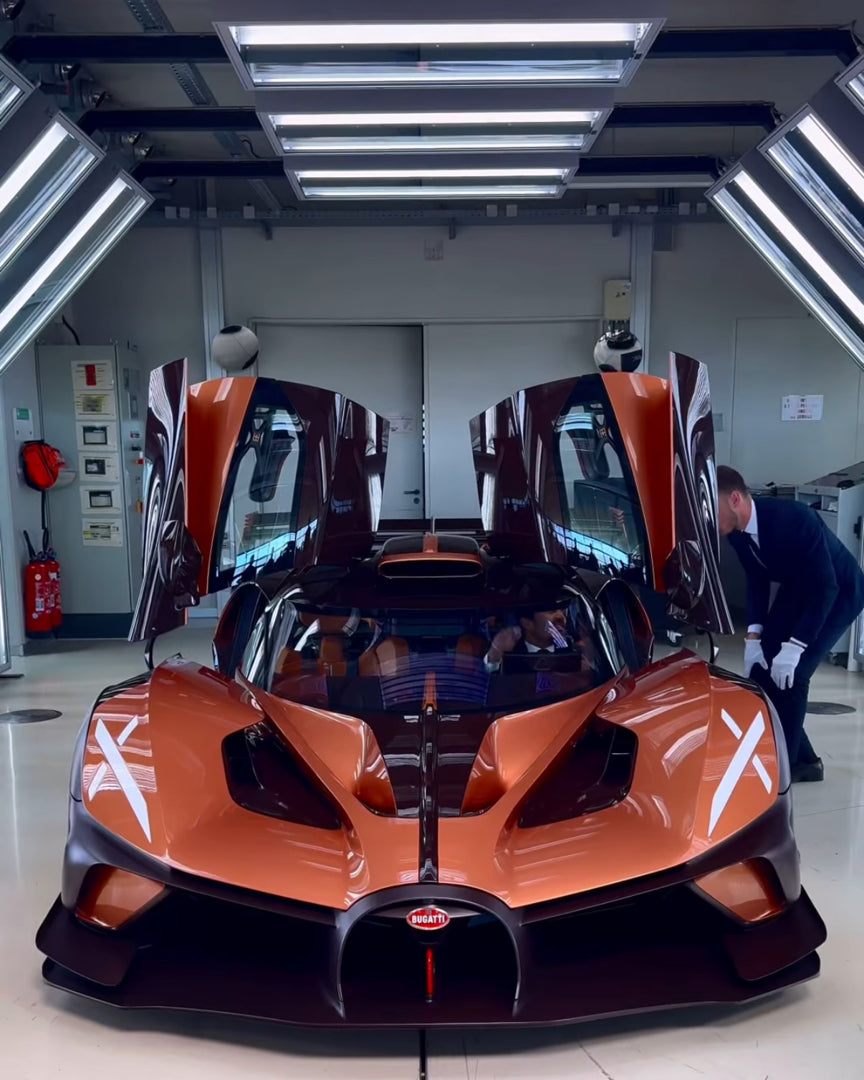 PREORDER Henson & Heaven 1:18 Bugatti Bolide (Brown Carbon) - Exclusive Model