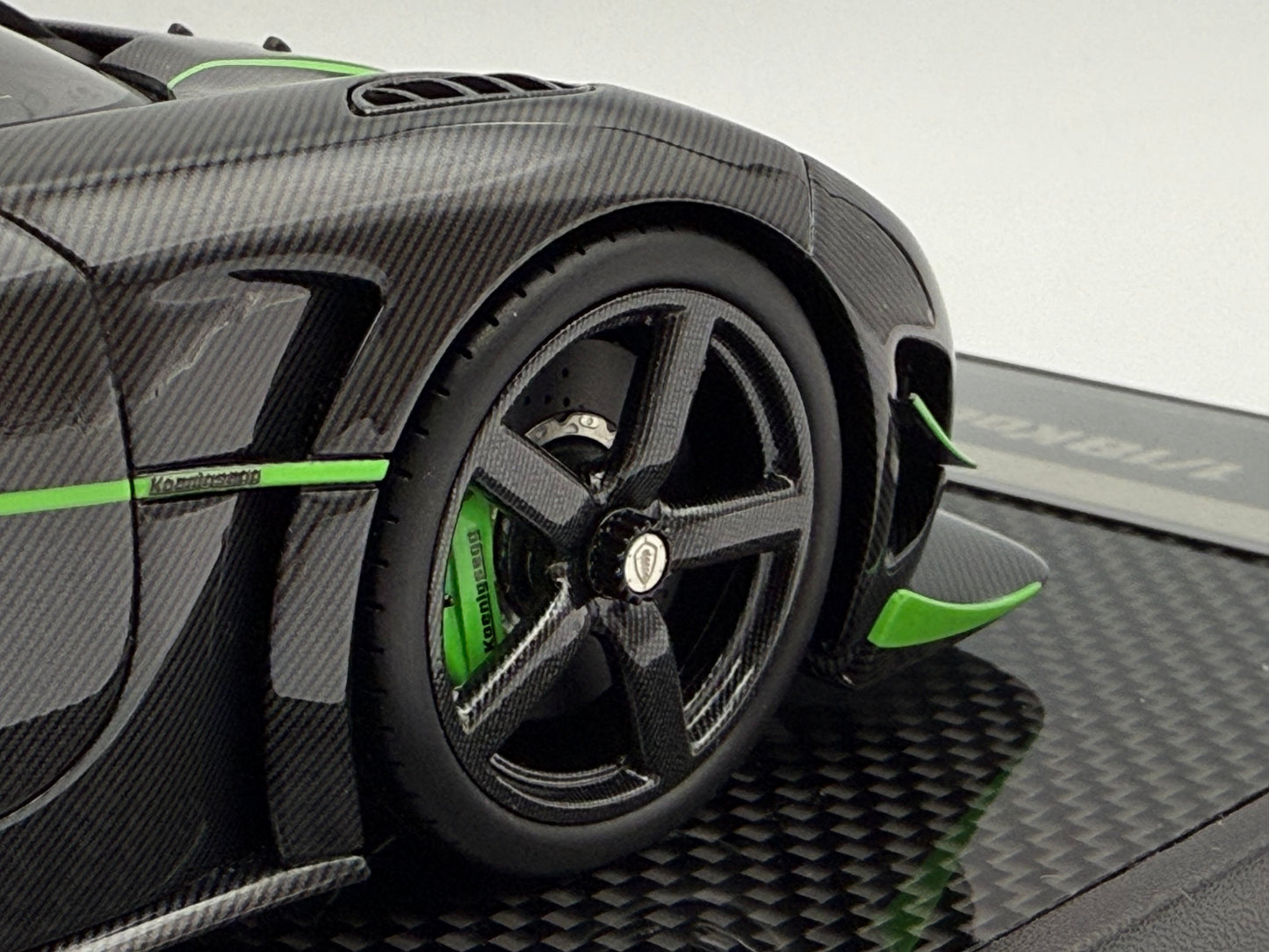 VMB 1:18 Koenigsegg Agera R+ (Carbon Fiber/Green)